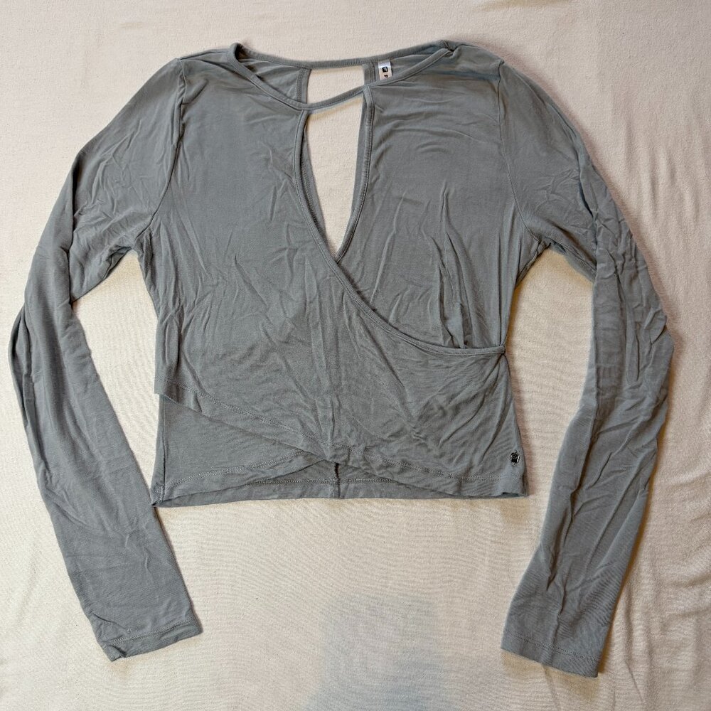Fabletics Grey Wrap Front &‎ Back Long Sleeve Shirt Women's Medium